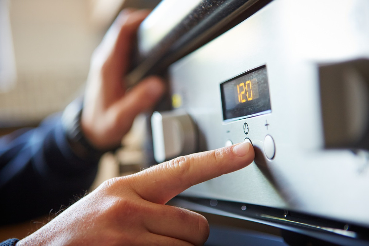 Pracuje jak 65 lodówek jednocześnie. To największy pożeracz prądu w twoim domu. Pobiera energię, choćby gdy z niego nie korzystasz
